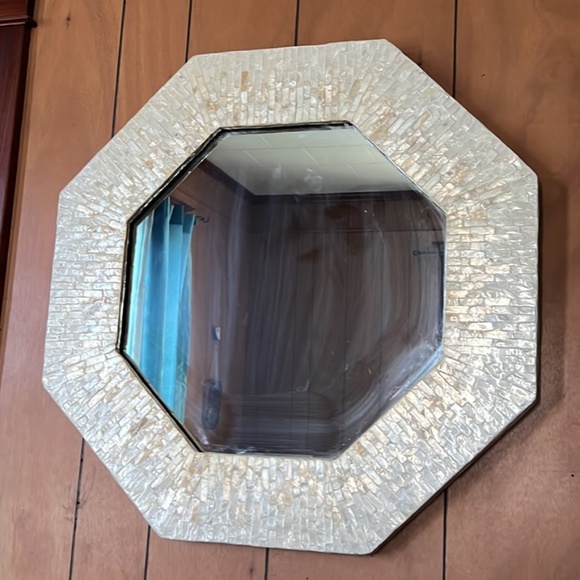 Octangular She’ll Wall Mirror